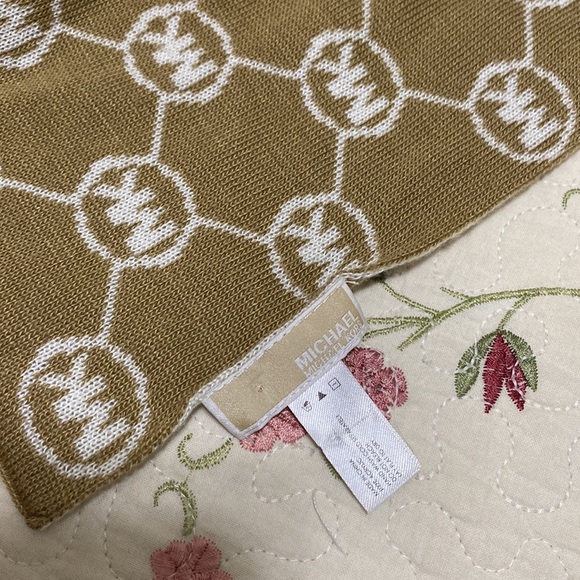 MICHAEL Michael Kors Logo MK Brown Cream Women's One Size Fits All Scarf - Picture 2 of 6